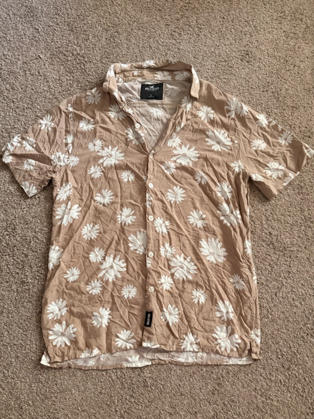Hollister Men's Tan Floral Short-Sleeve Button Shirt